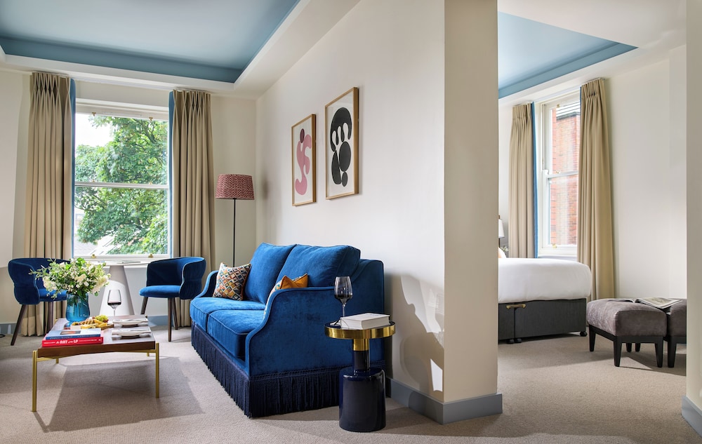 Suite, 1 King Bed (Experience)