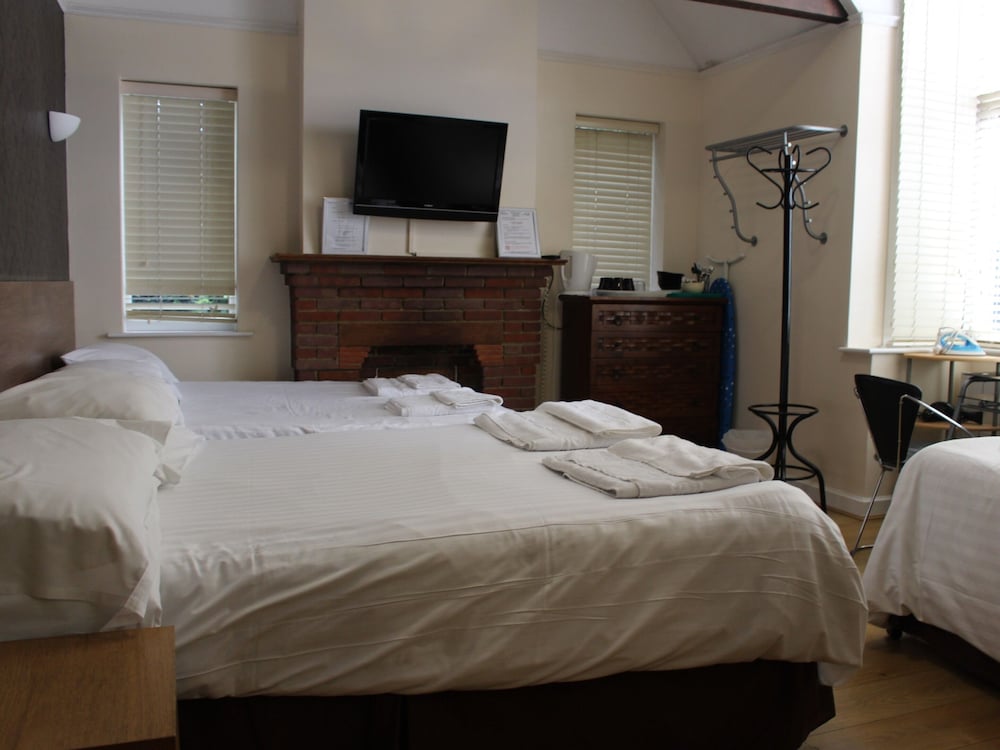 Standard Suite, Shared Bathroom (Large) photo 3