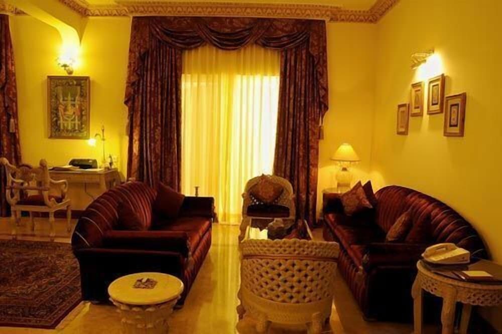 Deluxe Suite - Photo 4