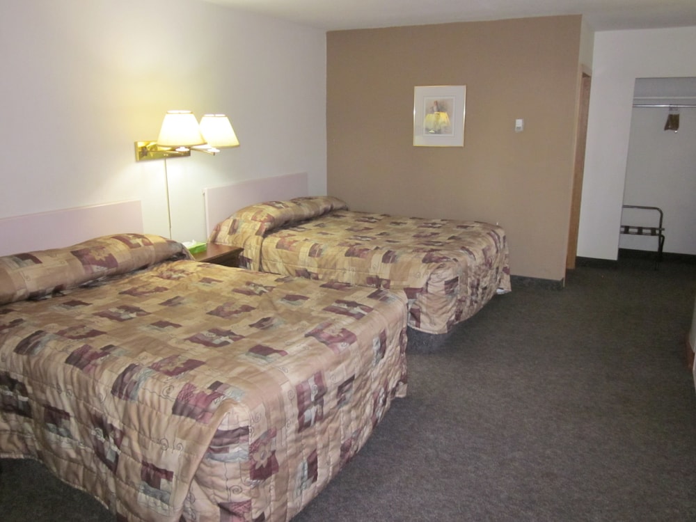 Economy Double Room, 2 Queen Beds, Smoking photo 1