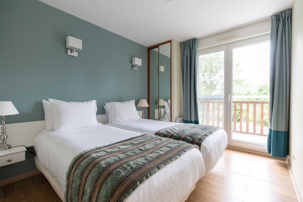 Deluxe Apartment, 2 Bedrooms, Ground Floor photo 2