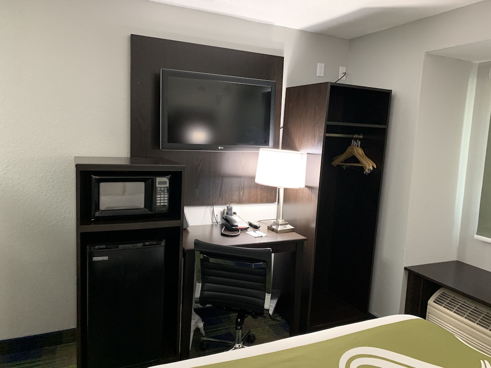 Standard Room, 1 Queen Bed, Non Smoking - Photo 6