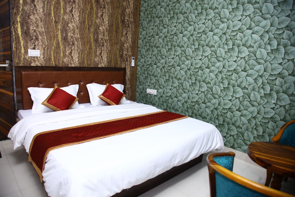 Deluxe Double Room, Pool View