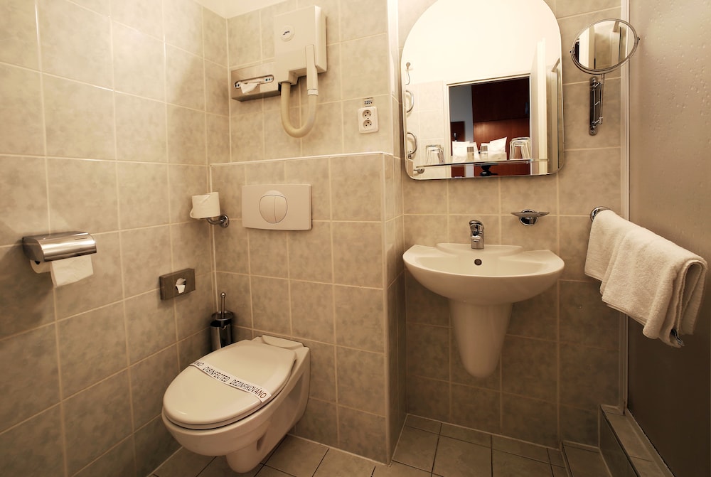 Double Room - Photo 8