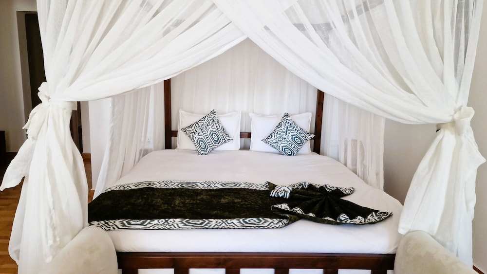 Deluxe Ocean Suite photo 2