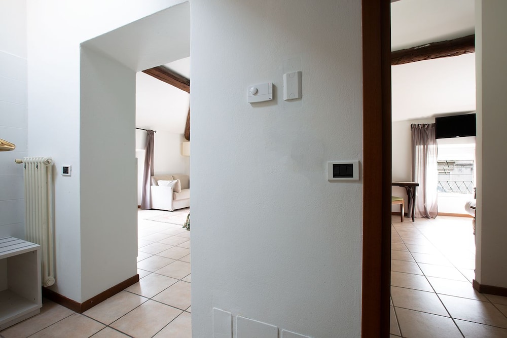 Family Room, Lake View photo 3
