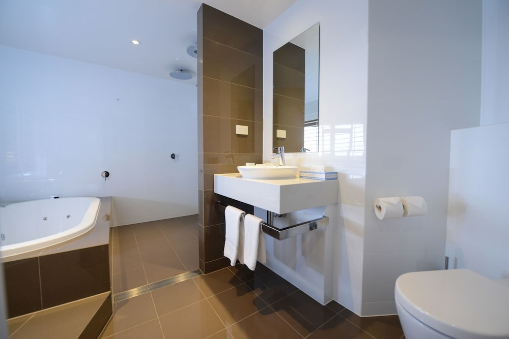 Premier Room, Jetted Tub