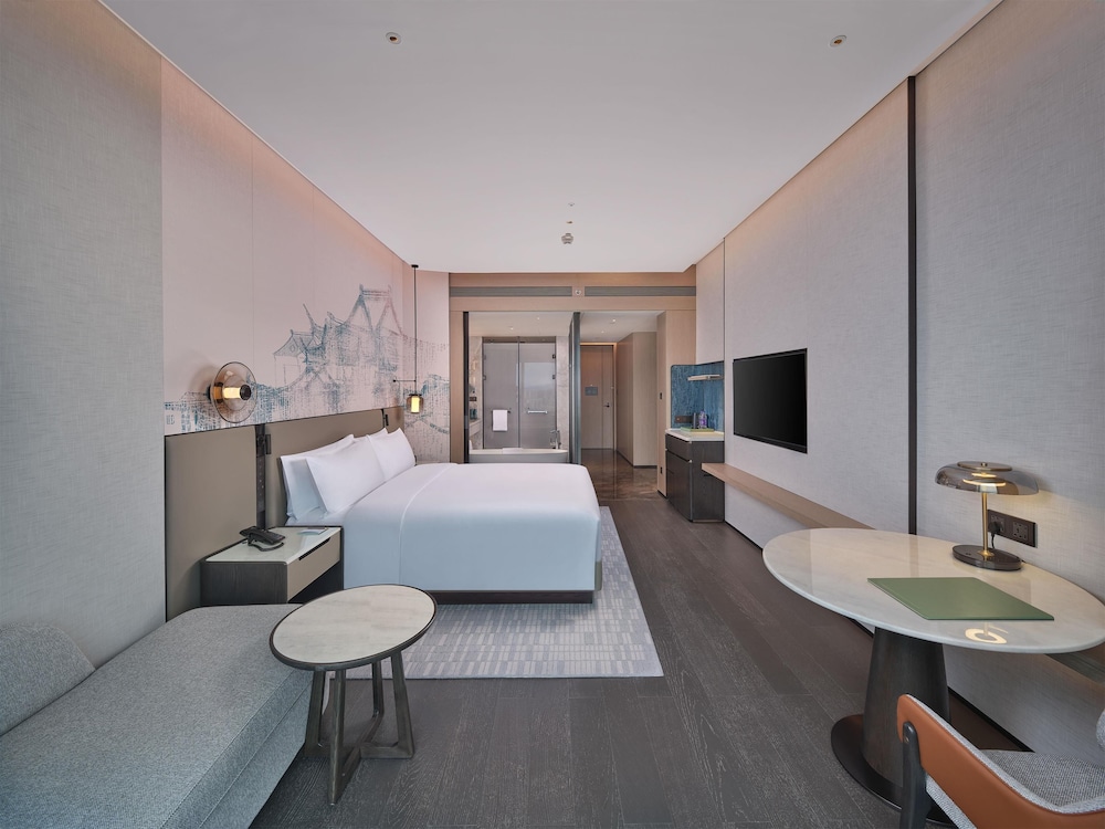 Deluxe Room, 1 King Bed