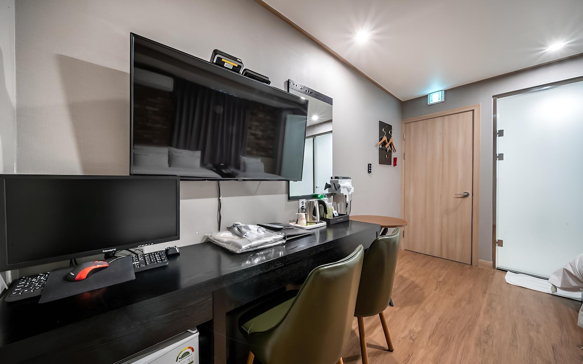 Room (Deluxe Twin (View Netflix)) photo 2