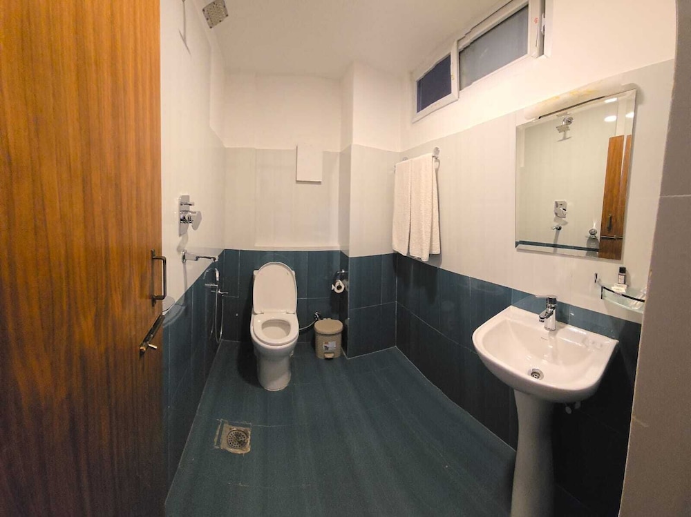 Standard Double or Twin Room, Hill View photo 3