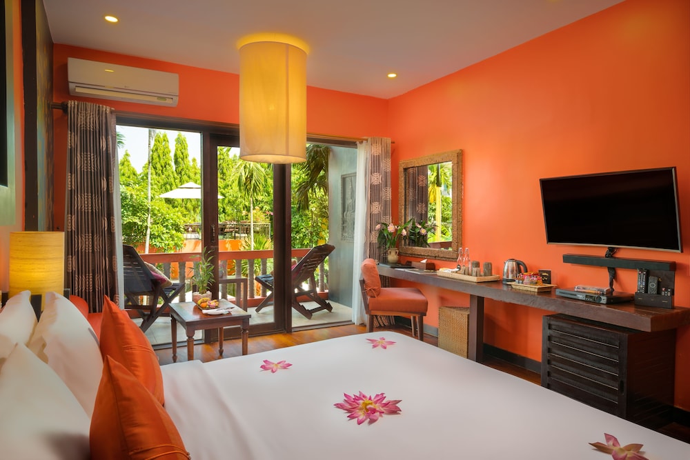 Suite, Pool View - Photo 5