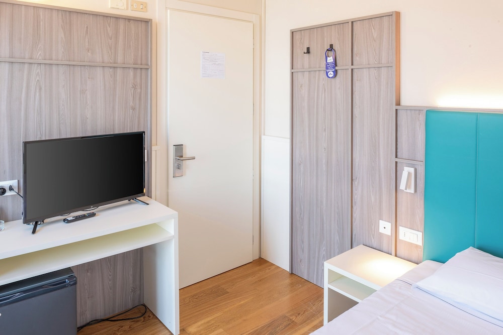 Single Room, Annex Building - Photo 4