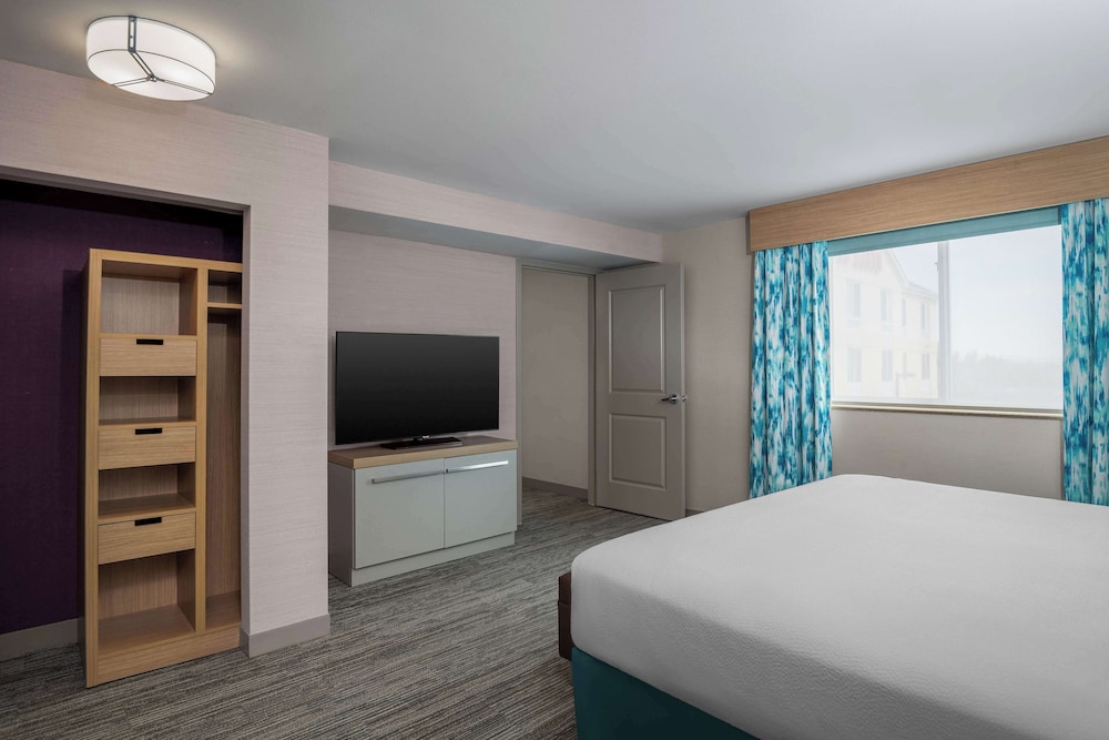 Suite, 1 King Bed, Mobility Accessible, Fireplace - Photo 2