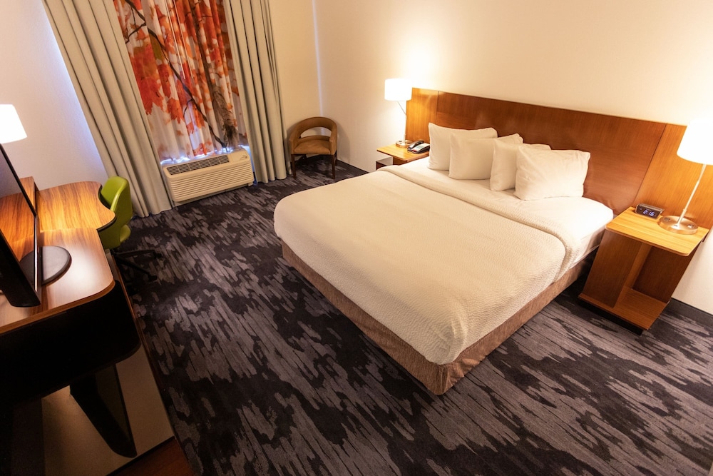 Room, 1 King Bed (Hearing Accessible) - Photo 3