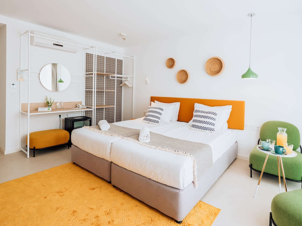 Standard Room, Multiple Beds - Photo 1