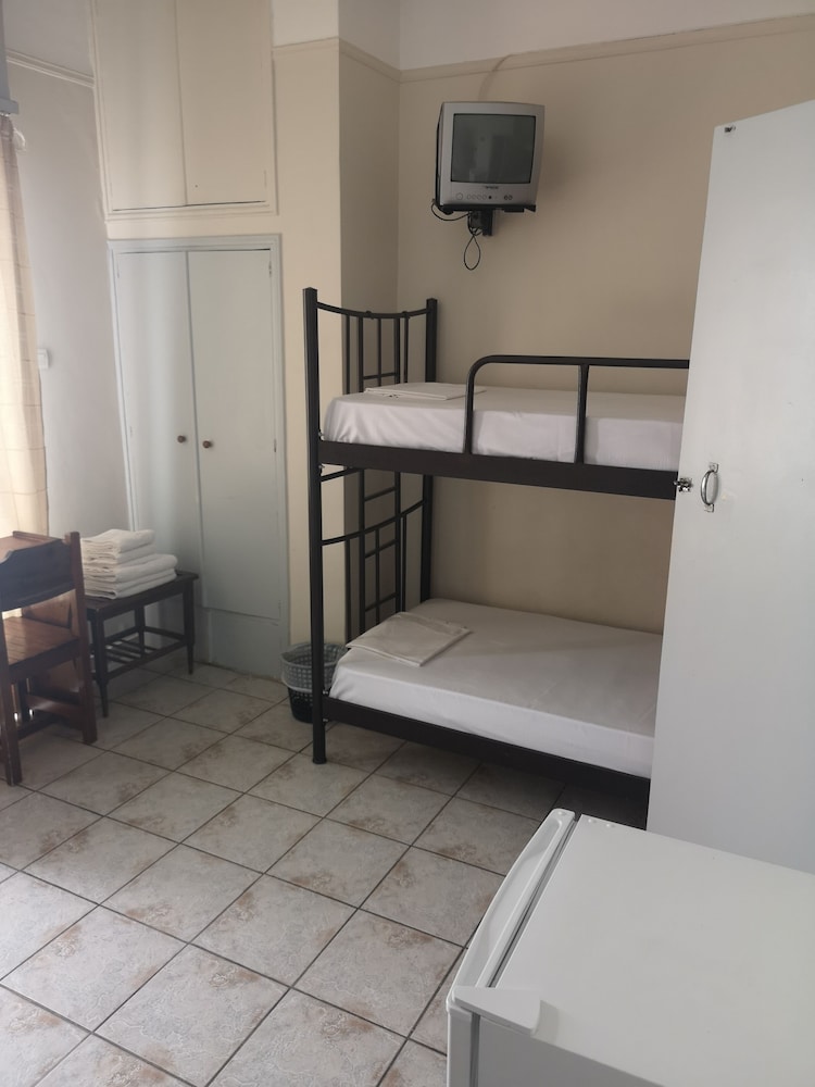 Basic Triple Room photo 3