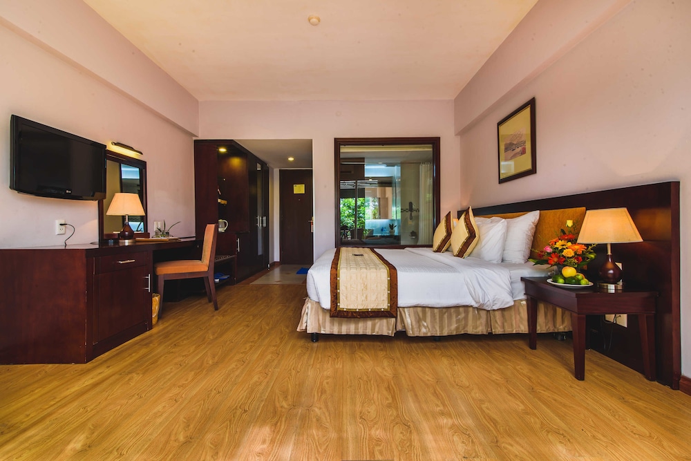 Deluxe Room, City View - Photo 4