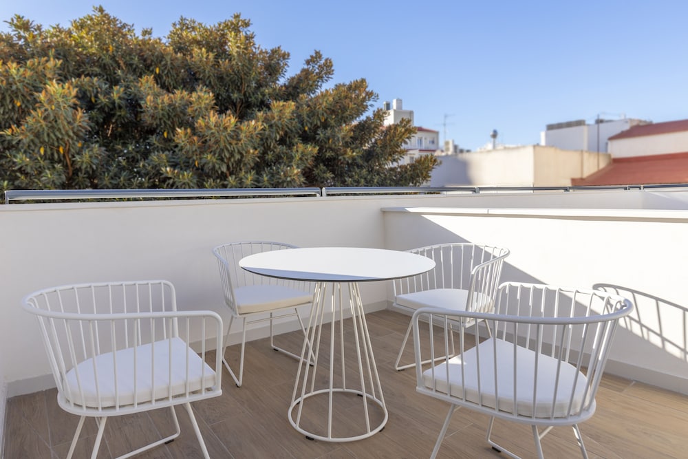 Suite, 1 Bedroom, Terrace - Photo 5