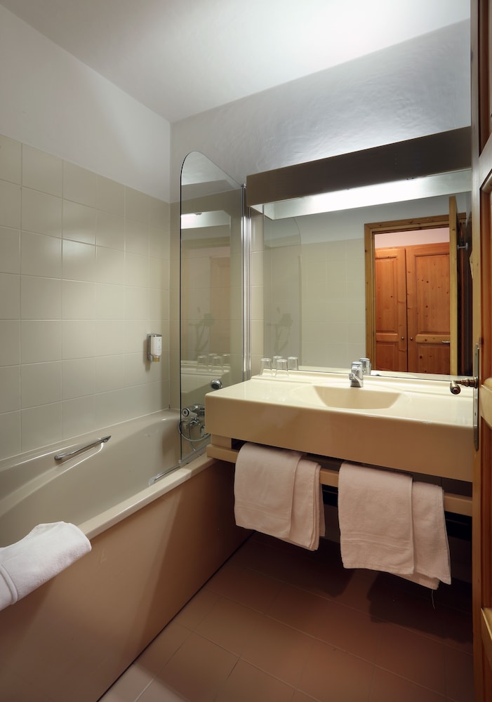 Standard Twin Room, Mountain View photo 2