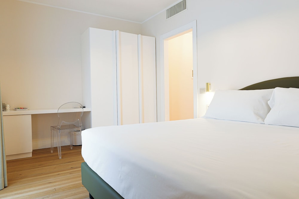Classic Room, Annex Building