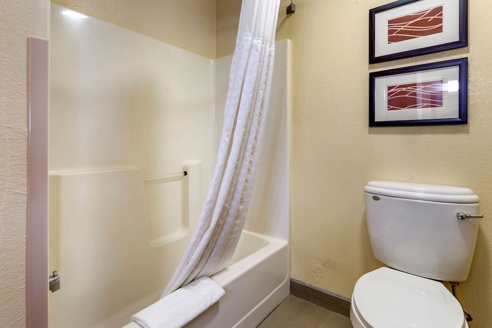 Standard Room, 2 Queen Beds, Non Smoking - Photo 7