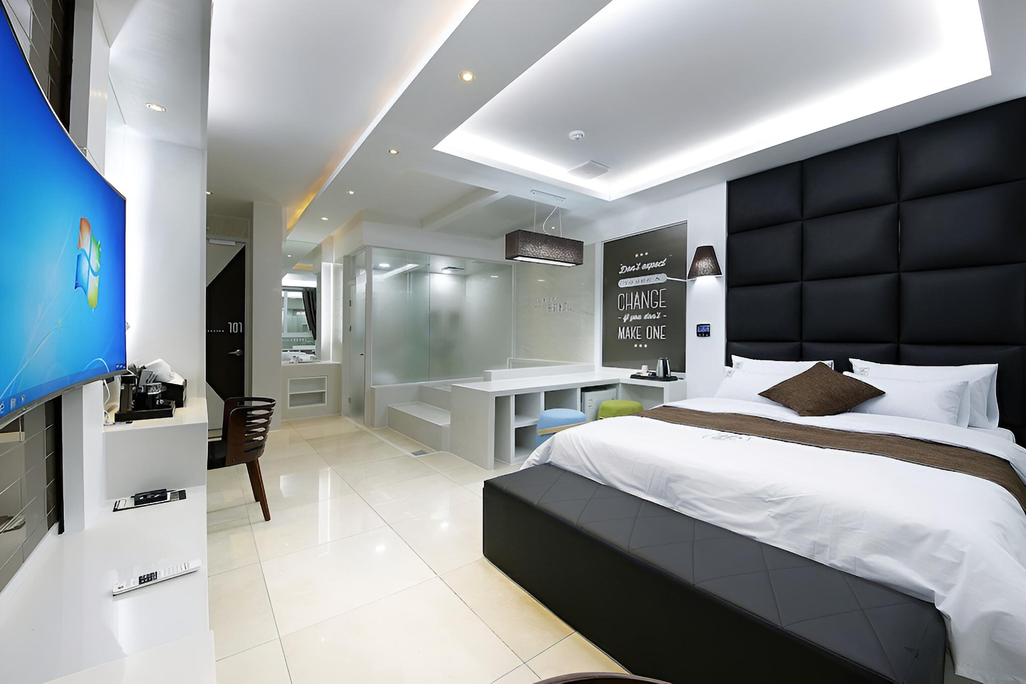 Room (VIP) - Photo 30