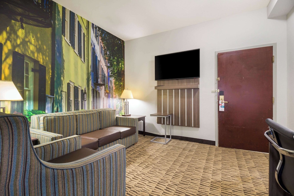 Suite, Multiple Beds, Accessible, Non Smoking - Photo 5