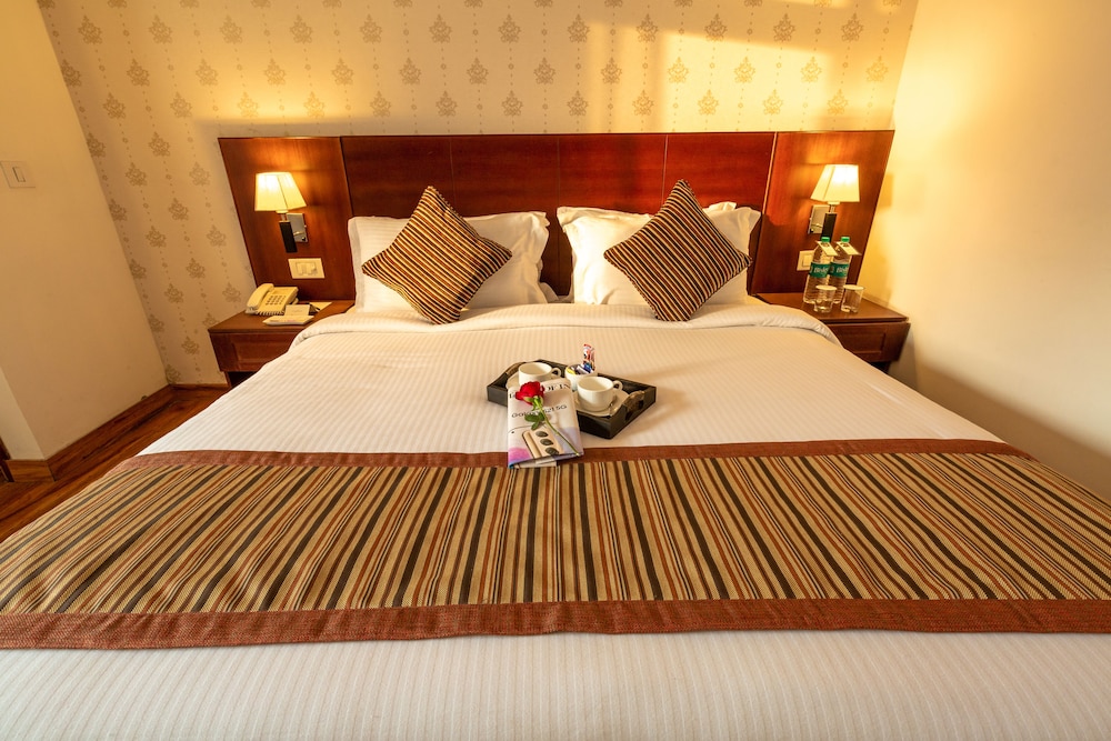 Luxury Suite, 1 Bedroom, Kitchenette, Mountain View photo 3