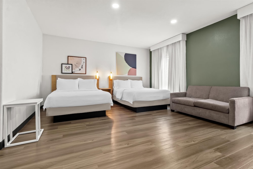 Room, 2 Queen Beds, Accessible (Mobility & Hearing, Roll-in Shower) - Photo 1