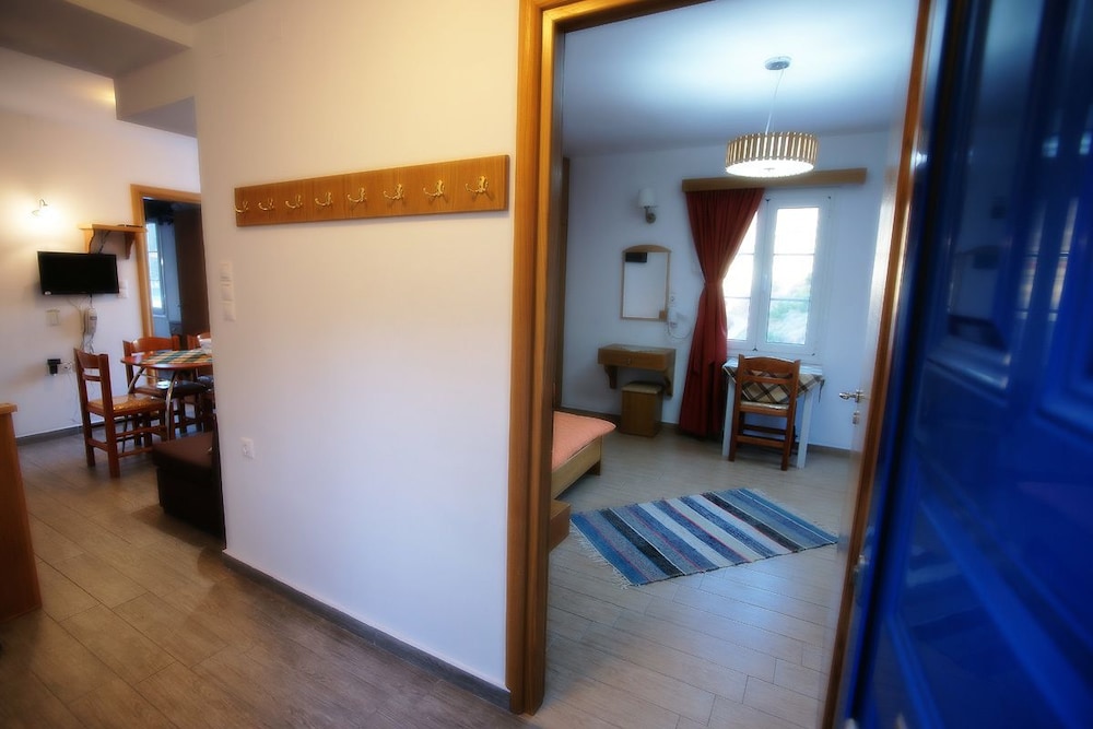 House, 2 Bedrooms photo 1
