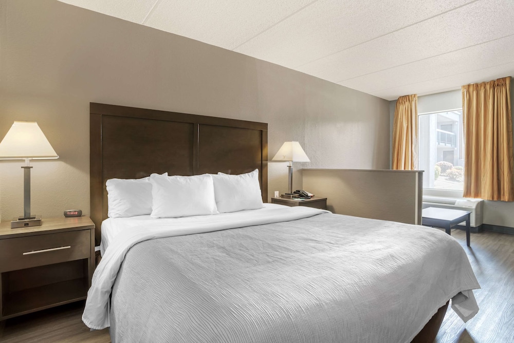 Suite, 1 King Bed, Non Smoking (Upgrade) photo 1