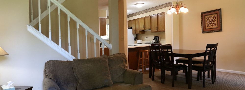 Signature Townhome, 2 Bedrooms, Patio, Mountain View photo 2
