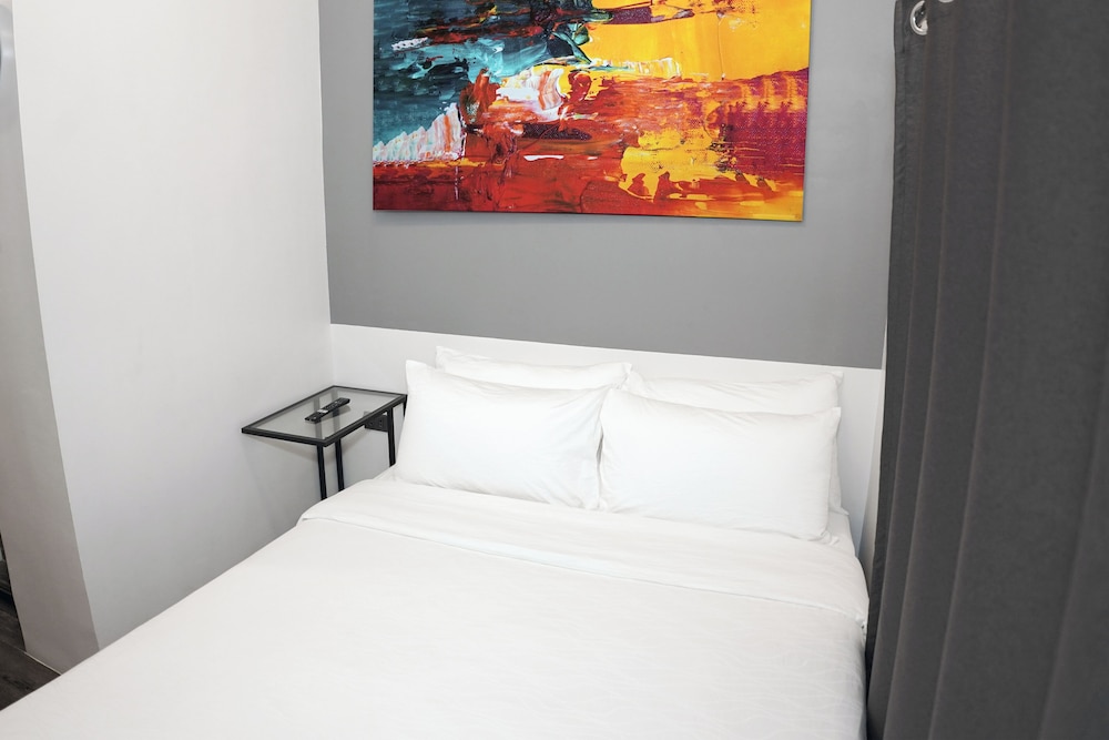 Deluxe Queen Room