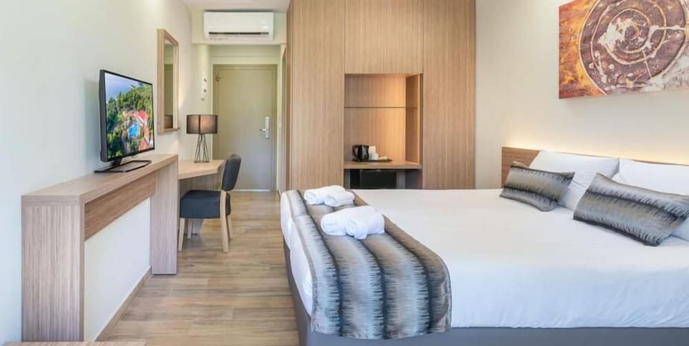 Superior Double Room, Balcony, Garden View