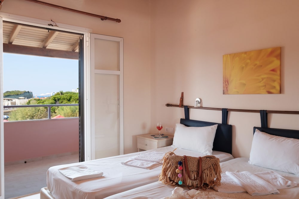 Standard Apartment, 2 Bedrooms, Partial Sea View