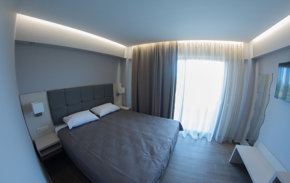 Deluxe Double Room - Photo 11