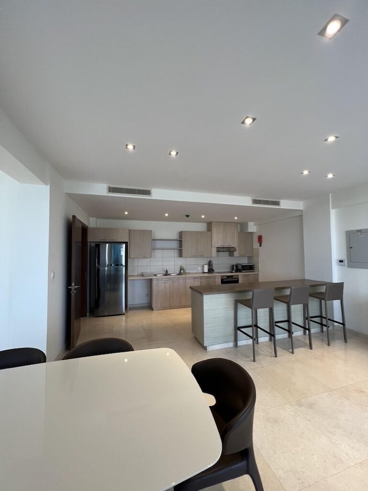 Luxury Apartment, 3 Bedrooms, Balcony, Sea View