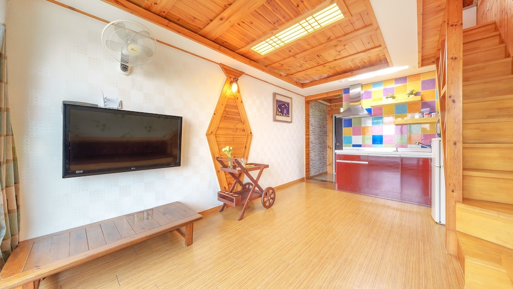 Basic Room, 1 Bedroom (301) - Photo 2
