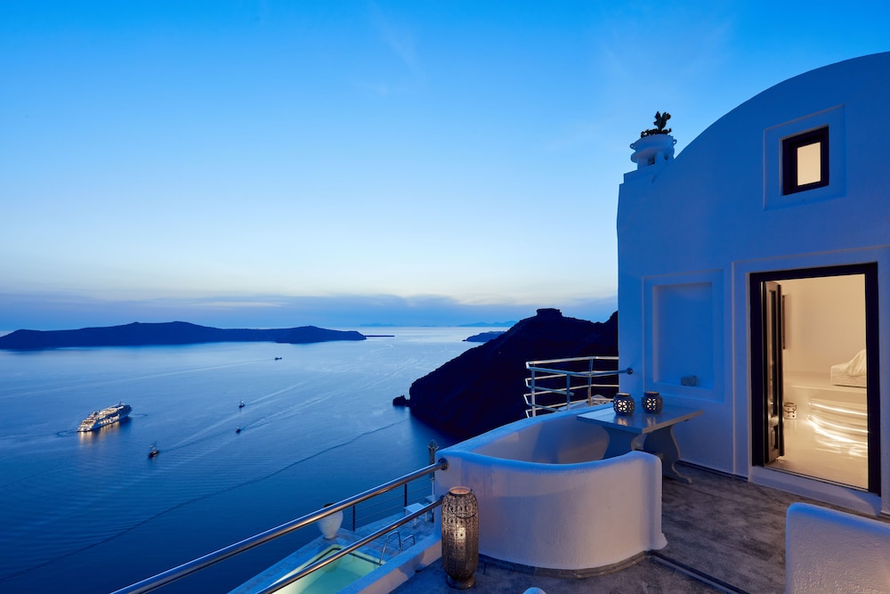 Superior Double Room (Caldera View) - Photo 6