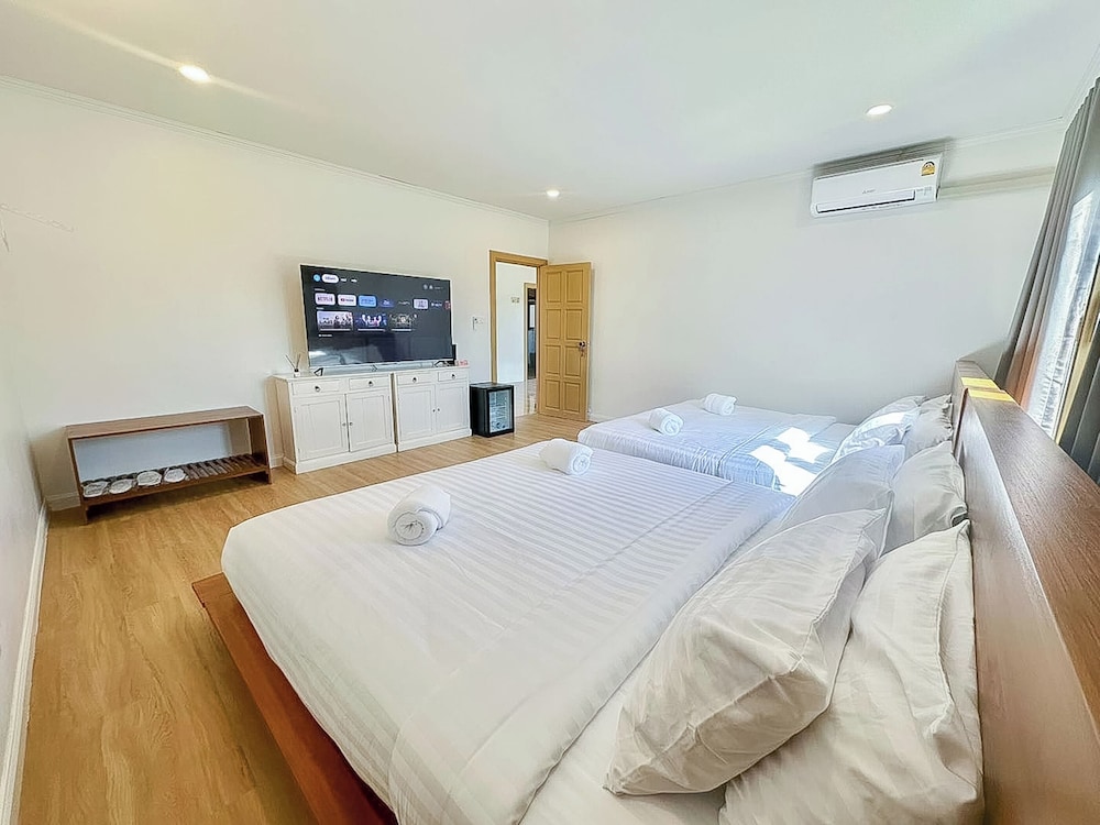 Family Room, Garden View