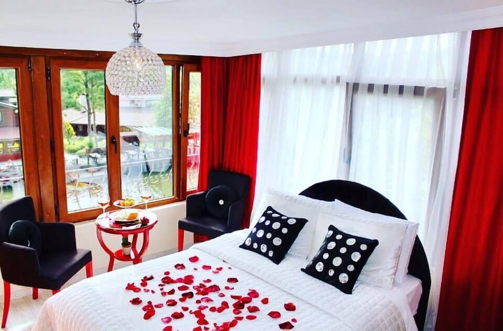 Deluxe Double Room, Jetted Tub, River View