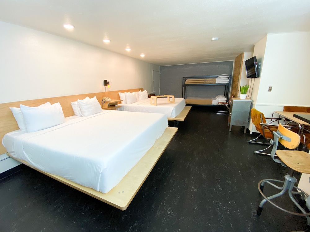 Studio Kitchenette with 2 King Beds & 1 Twin Bunk Bed (Dog Friendly) photo 1