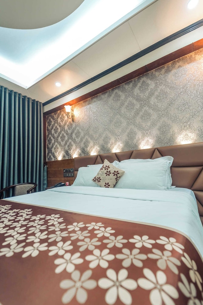 Deluxe Double Room, Balcony, Hill View photo 1