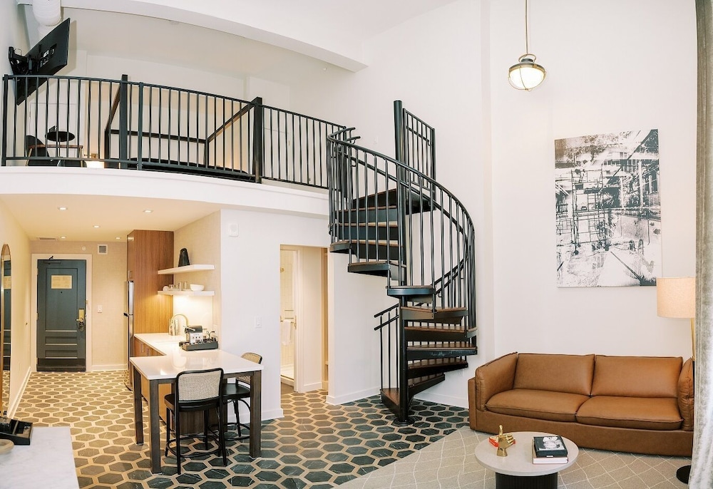 Deluxe Loft, 1 King Bed, Kitchenette photo 1