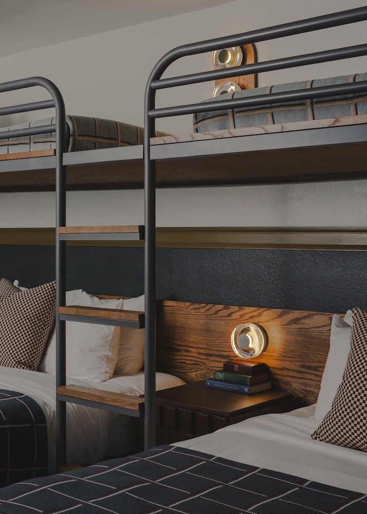 Room (Walk Up Double Queen Bunk Bed) - Photo 2