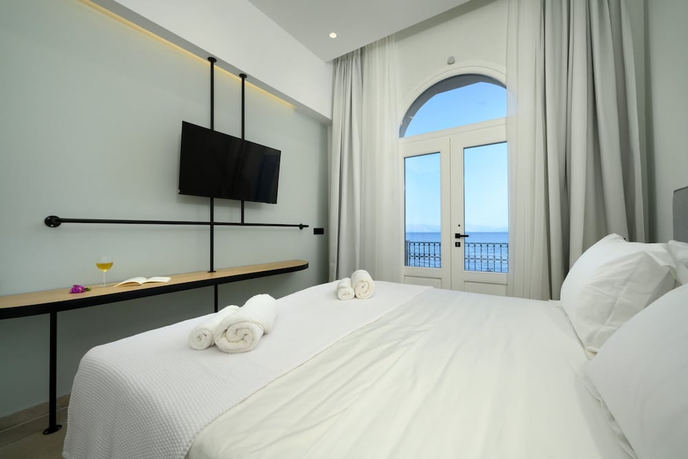 Beachfront Achillion Bay Villa in Corfu, Zdjęcie 13