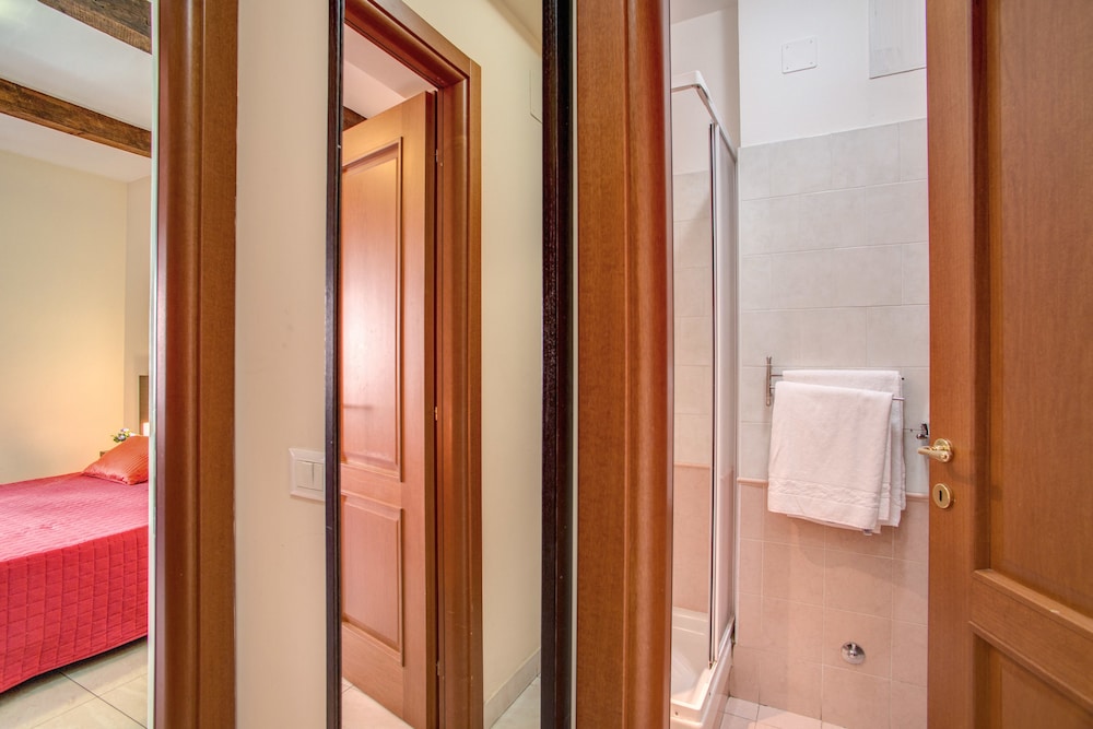 Triple Room, Shared Bathroom photo 3