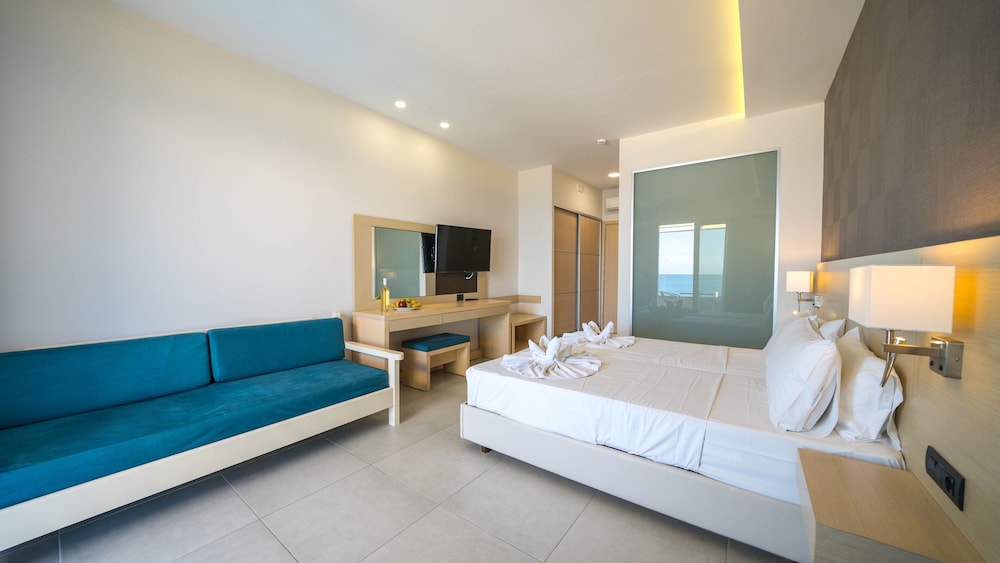 Superior Room, Sea View - Photo 12
