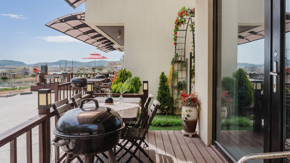 Basic Room, 1 Bedroom (Room 103 (4 Pax/Private BBQ))