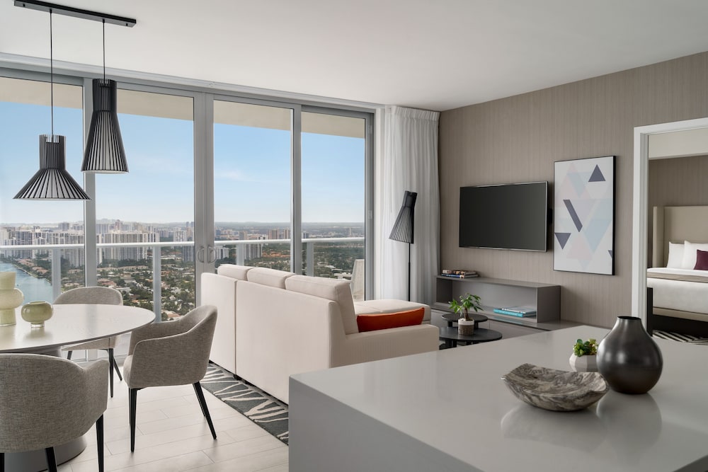 Suite, Multiple Beds, City View photo 3